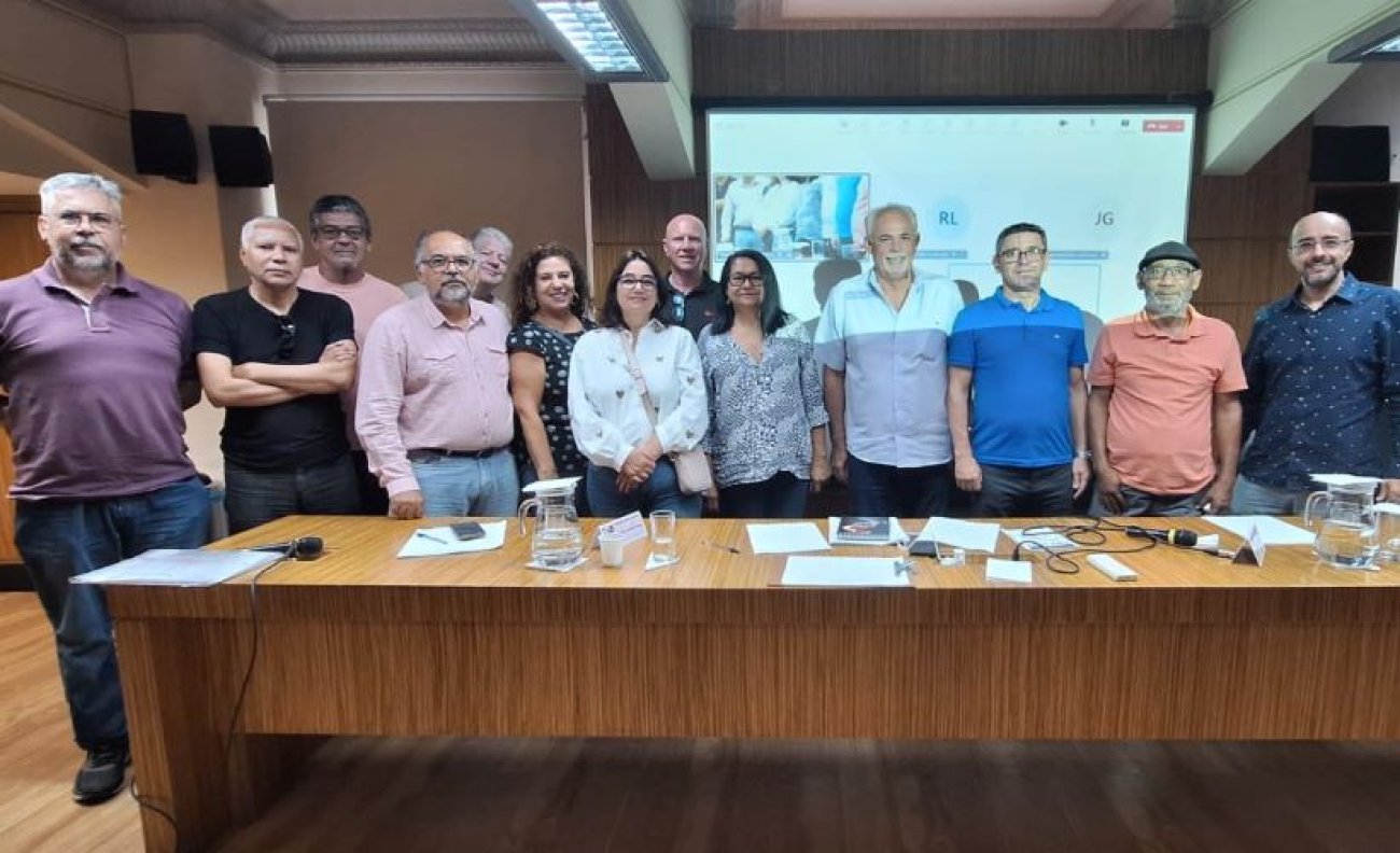Foto: Seeb-SP Reunião que construiu a proposta para o plano de saúde dos aposentados do Itaú