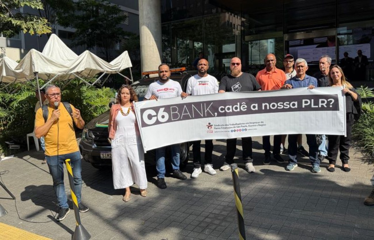 Foto: Seeb-SP Dirigentes do Sindicato em protesto na sede do C6