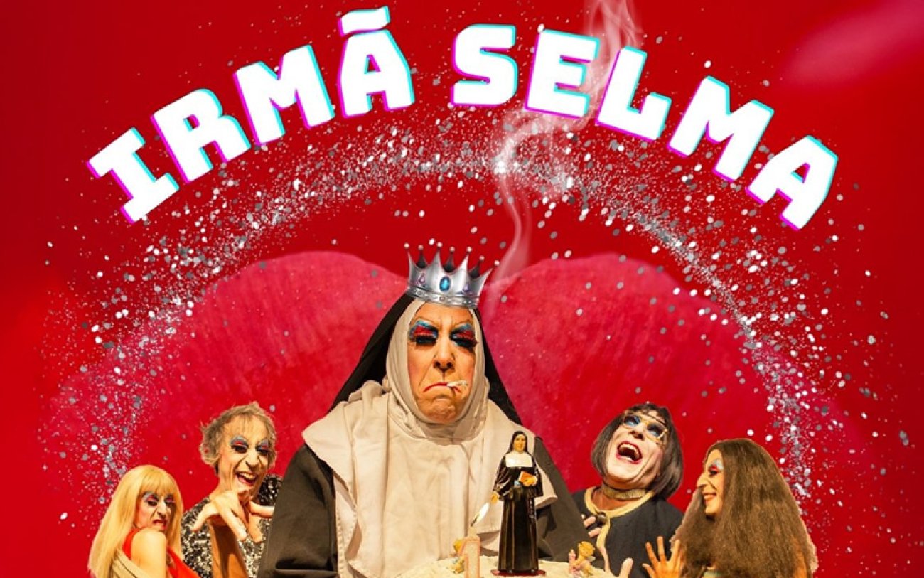 Arte mostra personagens da comédia Irmã Selma Arte com fundo vermelho com a personagem freia em destaque