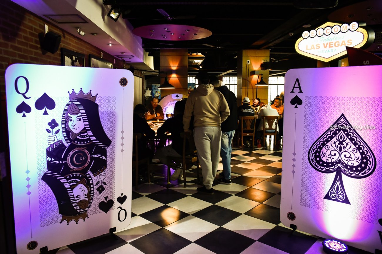 Sindicato realiza 11º Torneio de Poker para os bancários Fotografia mostra o ambiente montado para torneio de poker dos bancários