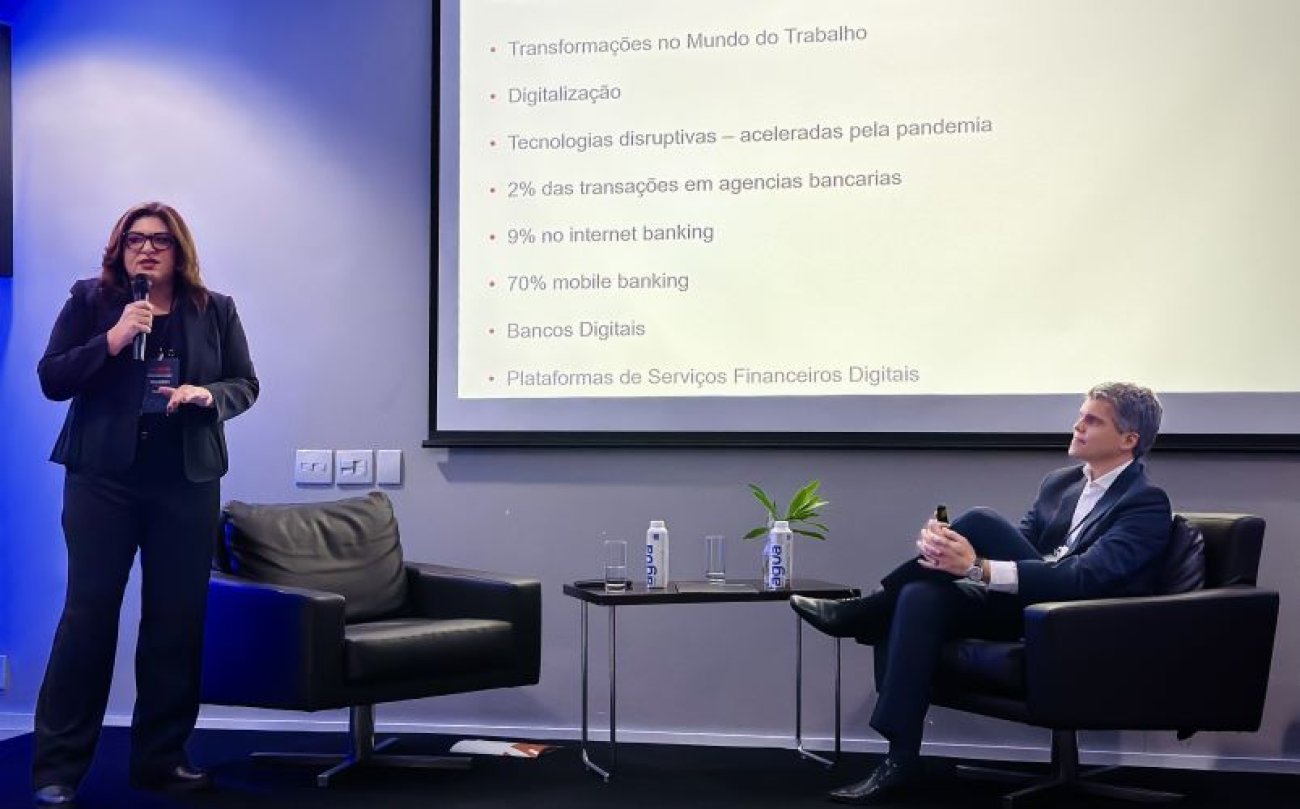 Foto: Seeb-SP Neiva Ribeiro, presidenta do Sindicato, palestra no 4º Fórum Trabalhista Empresarial