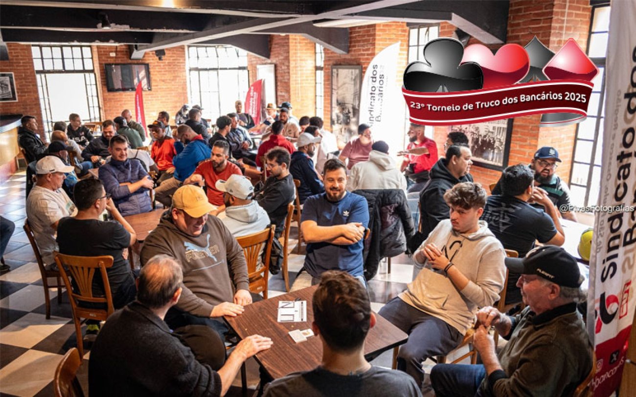 Imagem mostra salão lotados competidores disputando o 23º Torneio de Truco dos Bancários