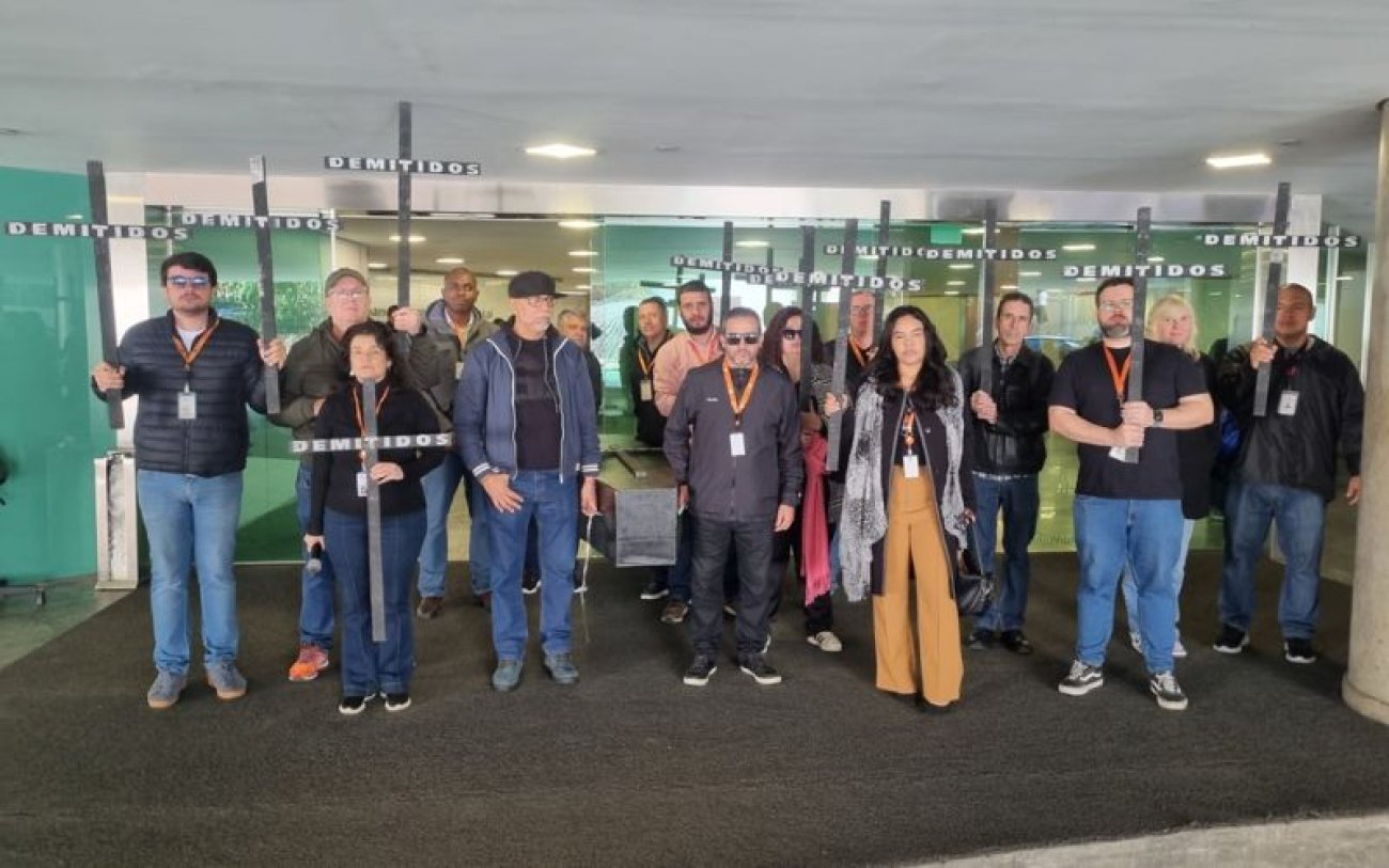 Com cortejo simbólico, Sindicato protesta contra fechamento de agências no Itaú