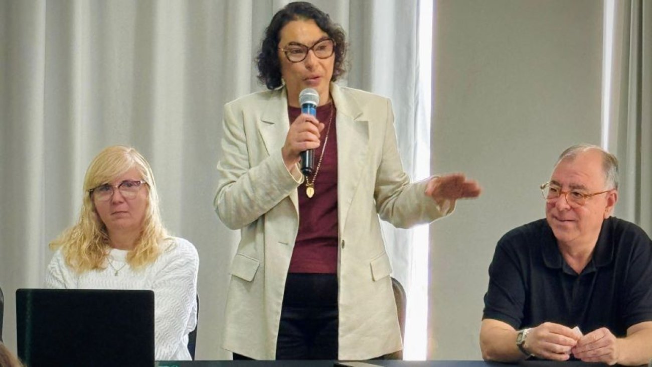 Foto: Seeb-SP Valeska Pincovai, diretora executiva do Sindicato; Aline Molina, diretora executiva do Sindicato e presidenta da Fetec-CUT/SP; e Sergio Francisco, dirigente do Sindicao; no Encontro Estadual dos Bancários do Itaú