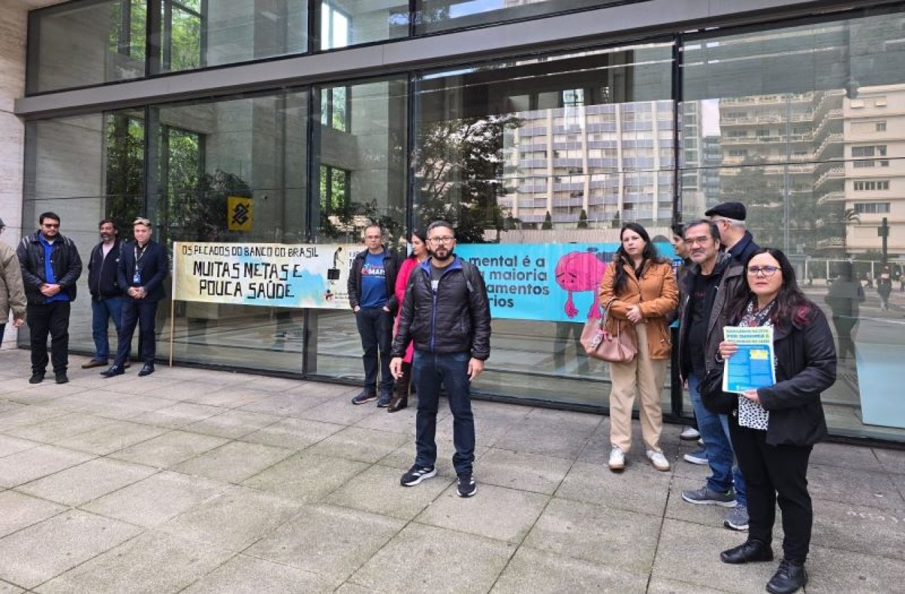 Foto: Seeb-SP Dirigentes do Sindicato durante protesto no edifício Torre Matarazzo, centro administrativo do Banco do Brasil localizado na Avenida Paulista