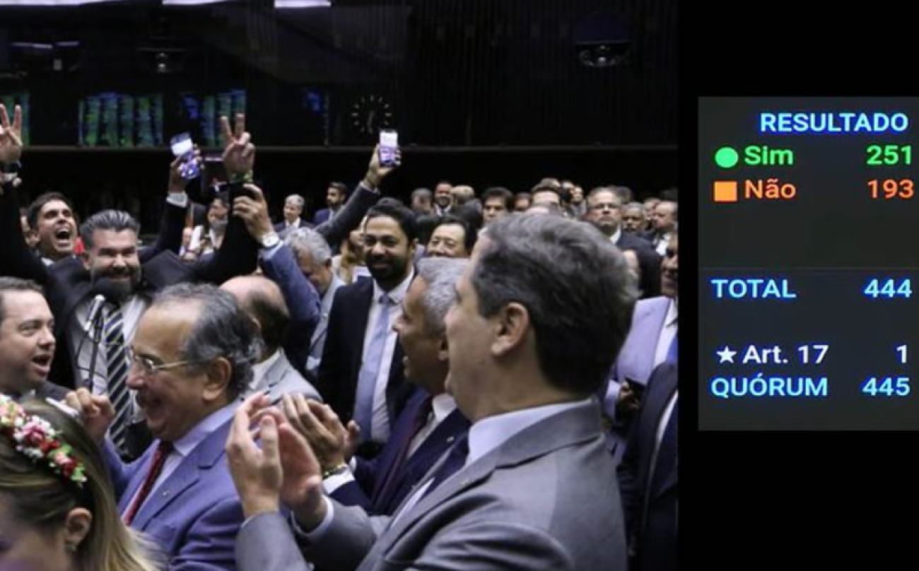 Deputados da oposição comemoram retirada de pauta da da Medida Provisória 1303/25 (Foto: Reprodução/Câmara dos Deputados) Deputados da oposição comemoram retirada de pauta da da Medida Provisória 1303/25 (Foto: Reprodução/Câmara dos Deputados)