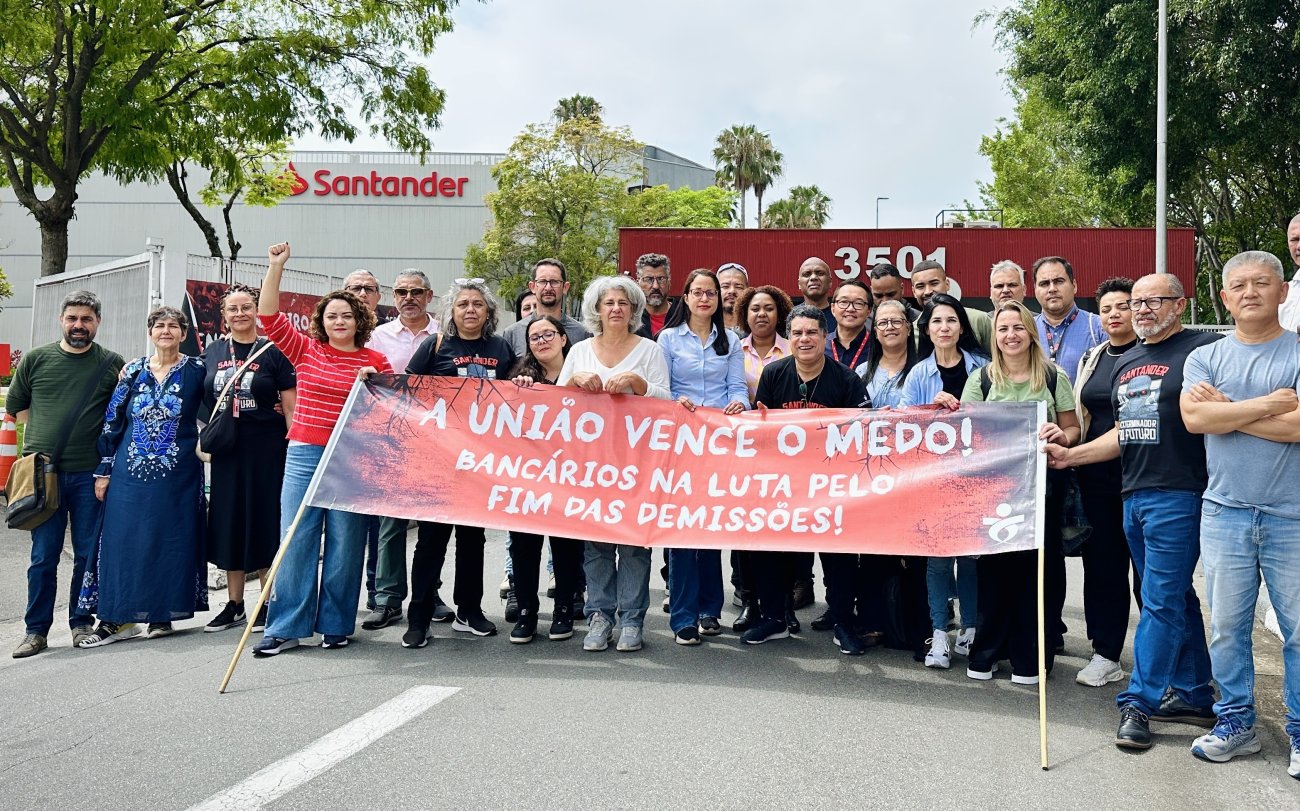 Protesto na F1RST (Foto: Seeb-SP)