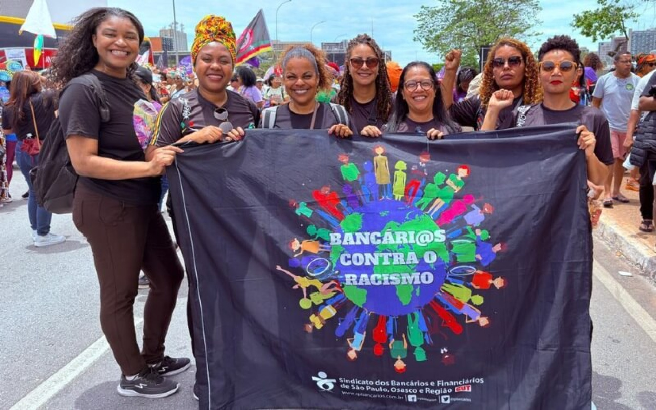 Dirigentes do Sindicato durante Marcha das Mulheres Negras nesta terça-feira (25), em Brasília