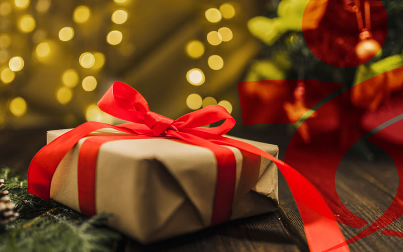 Imagem de um presente, com o logo do Sindicato sobreposto (Imagem: Freepik)