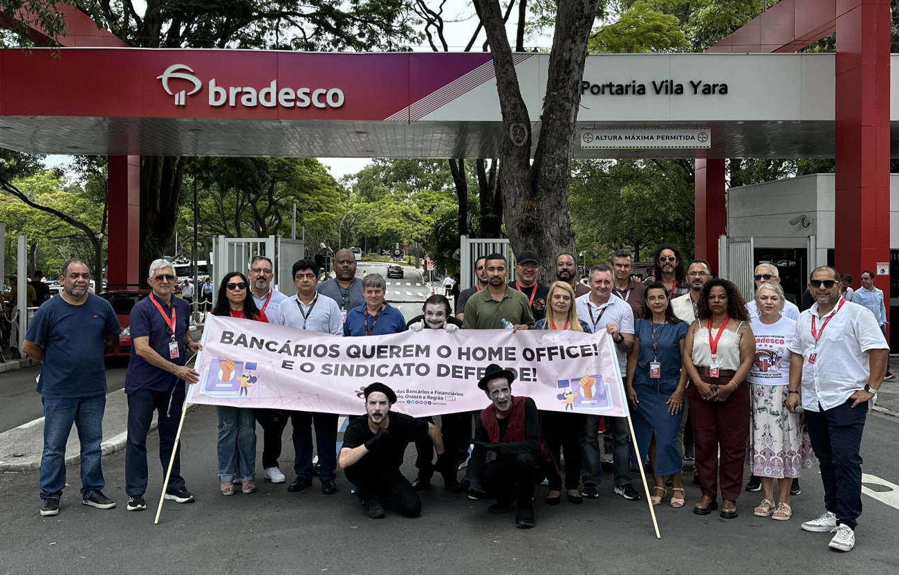 Protesto na Cidade de Deus pela continuidade do home office (Foto: Seeb-SP)