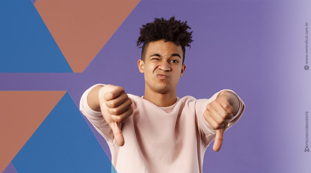 Imagem de um homem com os polegares para baixo (Imagem: Reprodução/Contraf-CUT)