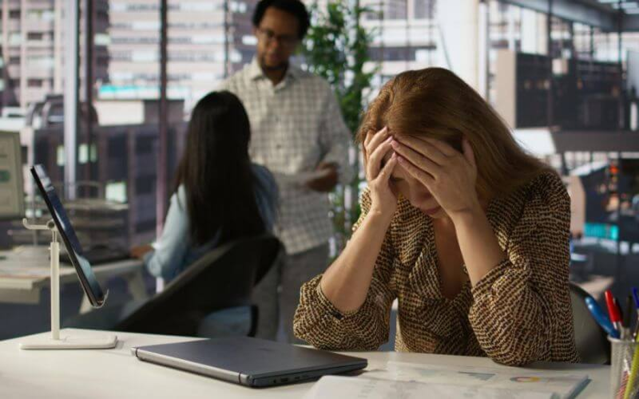 Itaú condiciona modelo híbrido à performance e Sindicato denuncia assédio moral