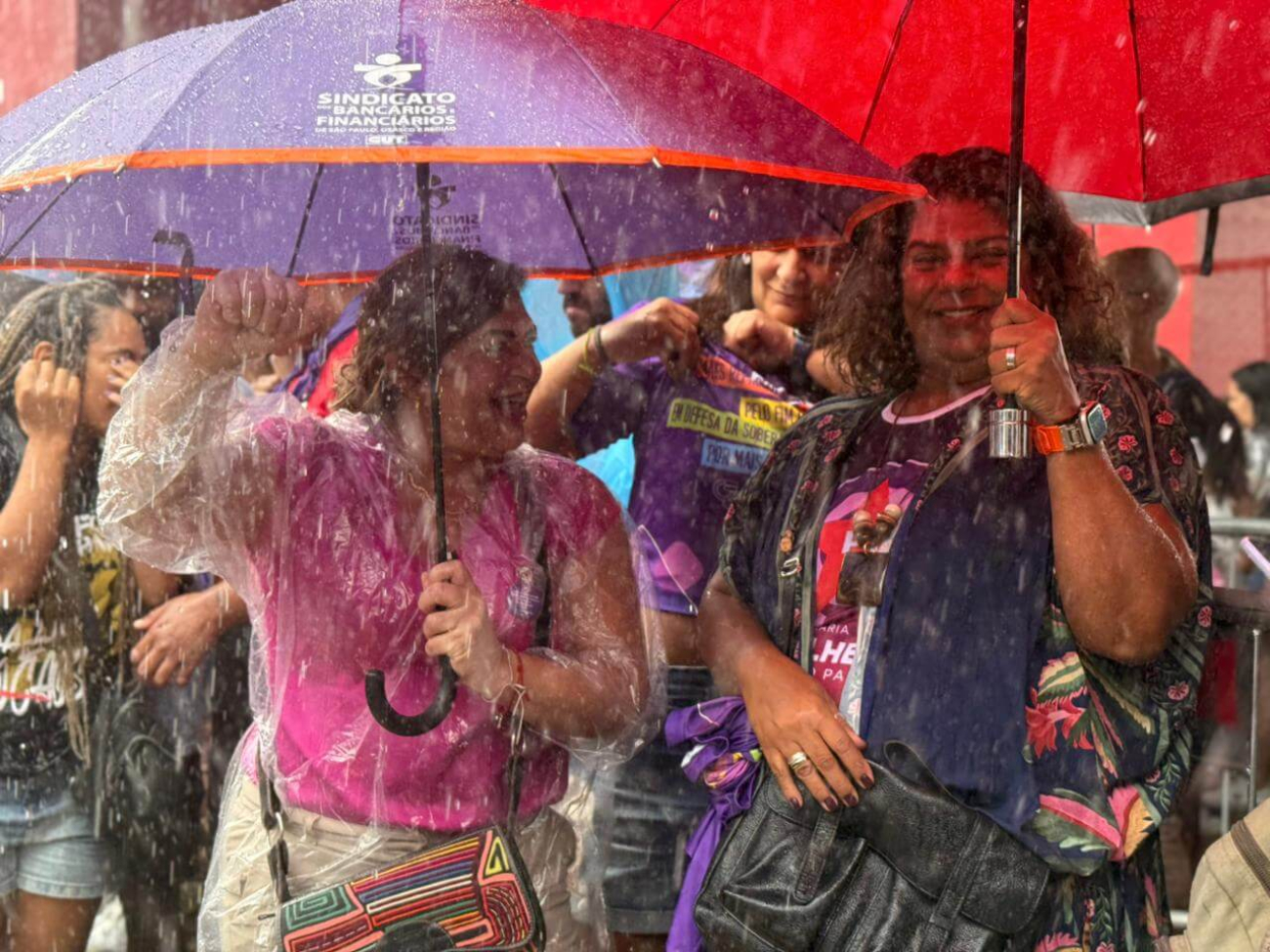 Neiva Ribeiro, presidenta do Sindicato, e Ivone Silva, ex-presidenta do Sindicato e presidenta do Instituto Lula, em ato do Dia Internacional da Mulheres