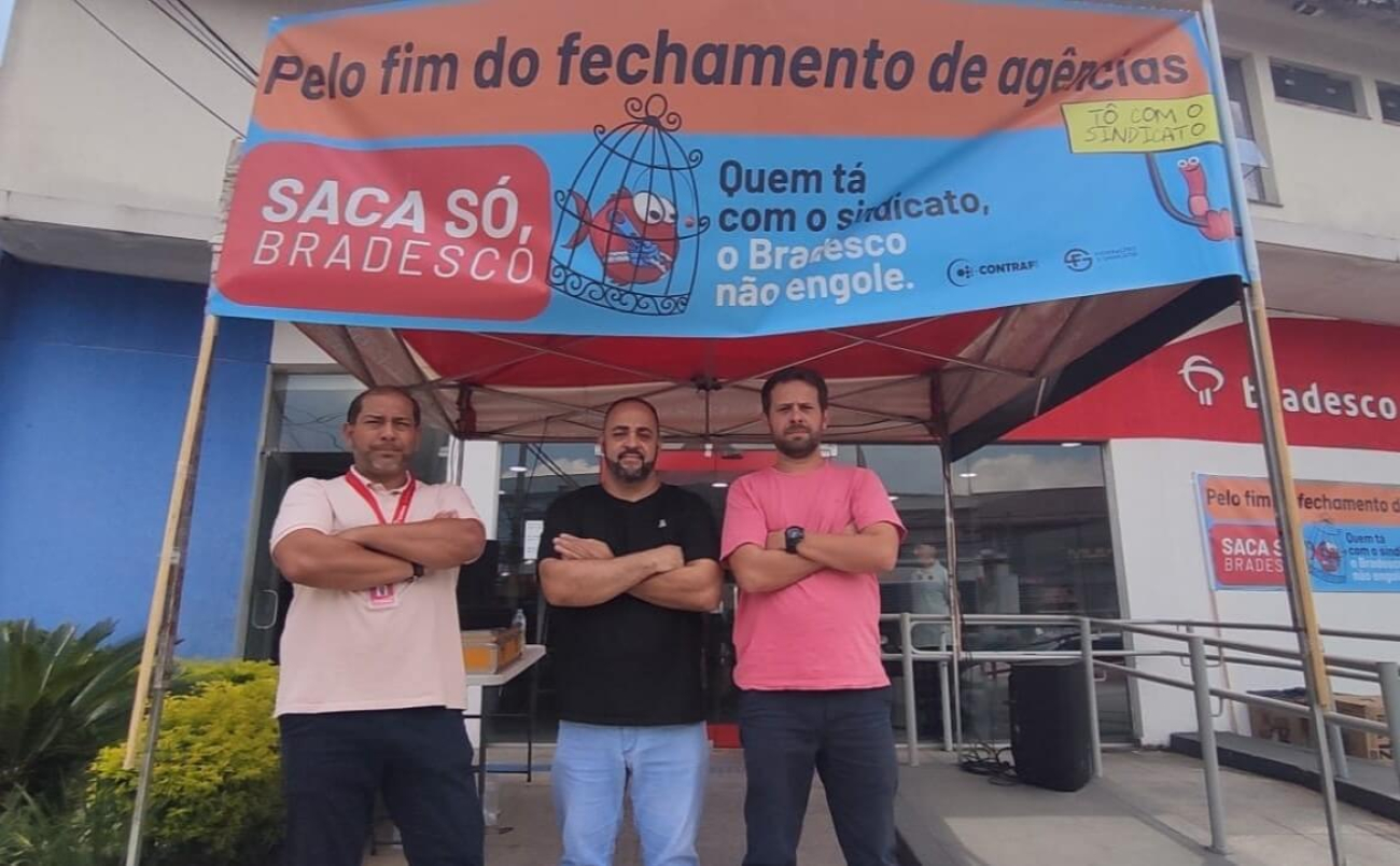 Dirigentes do Sindicato em ato contra o fechamento de agência do Bradesco no Cangaíba (Foto: Seeb-SP)