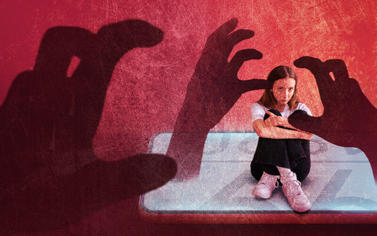 Imagem de uma mulher sentada e sobre ela, sombras de mãos