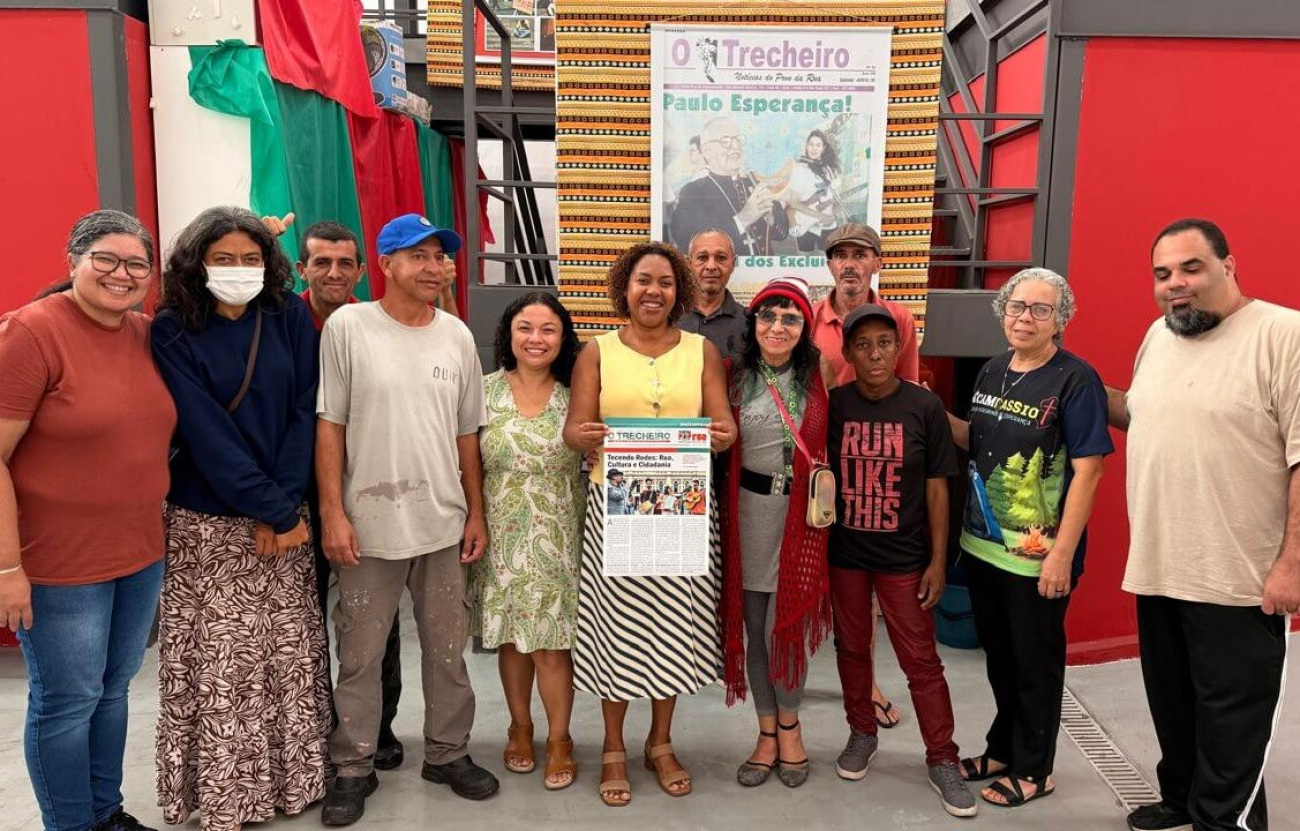 Ana Marta Lima (ao centro, de blusa amarela) representou o Sindicato em roda de conversa da Rede Rua (Foto: Seeb-SP)