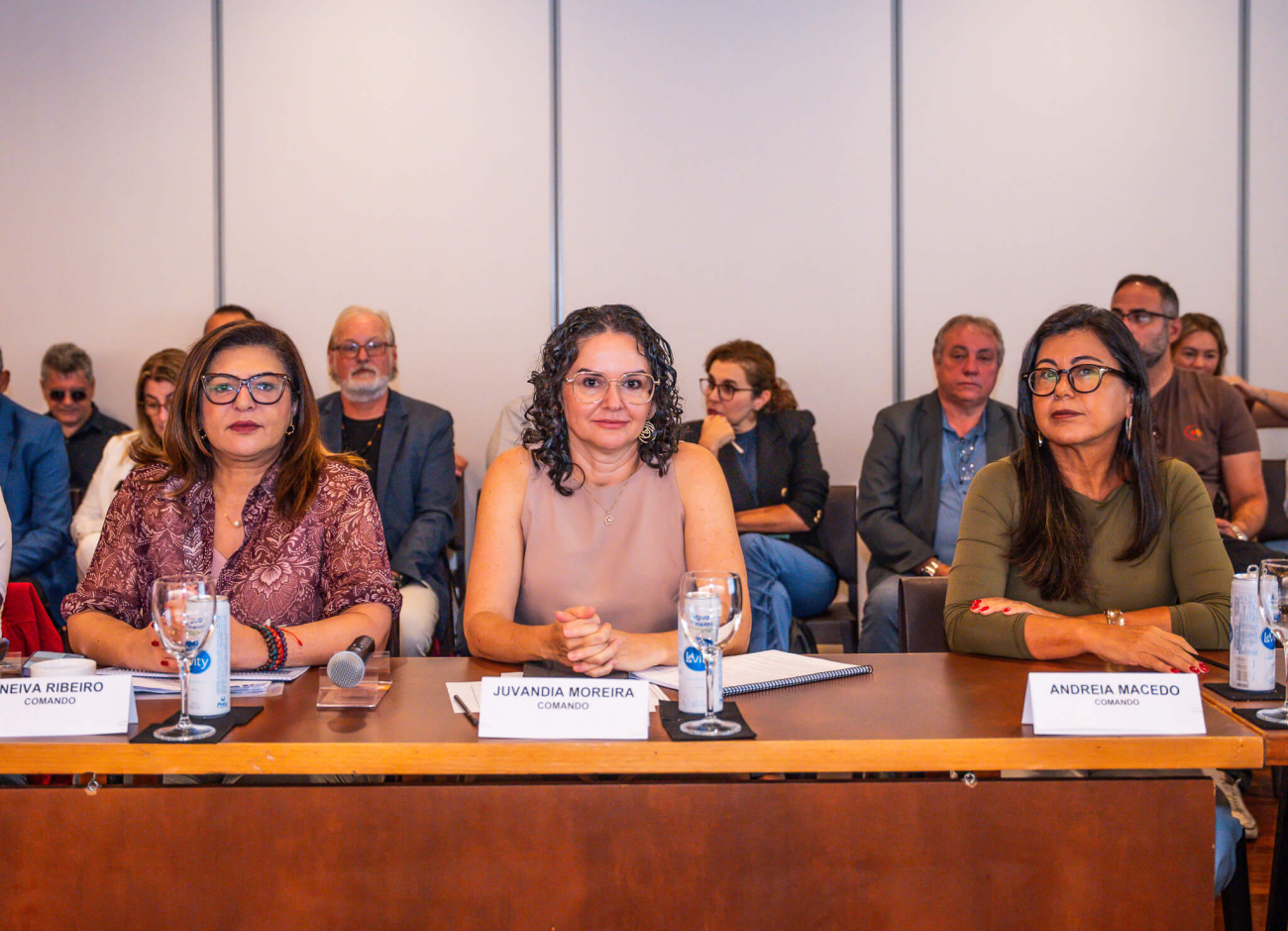 Representantes dos bancários na mesa permanente sobre “Novas Tecnologias, como IA, e a Atividade Bancária” (Foto: Contraf-CUT)