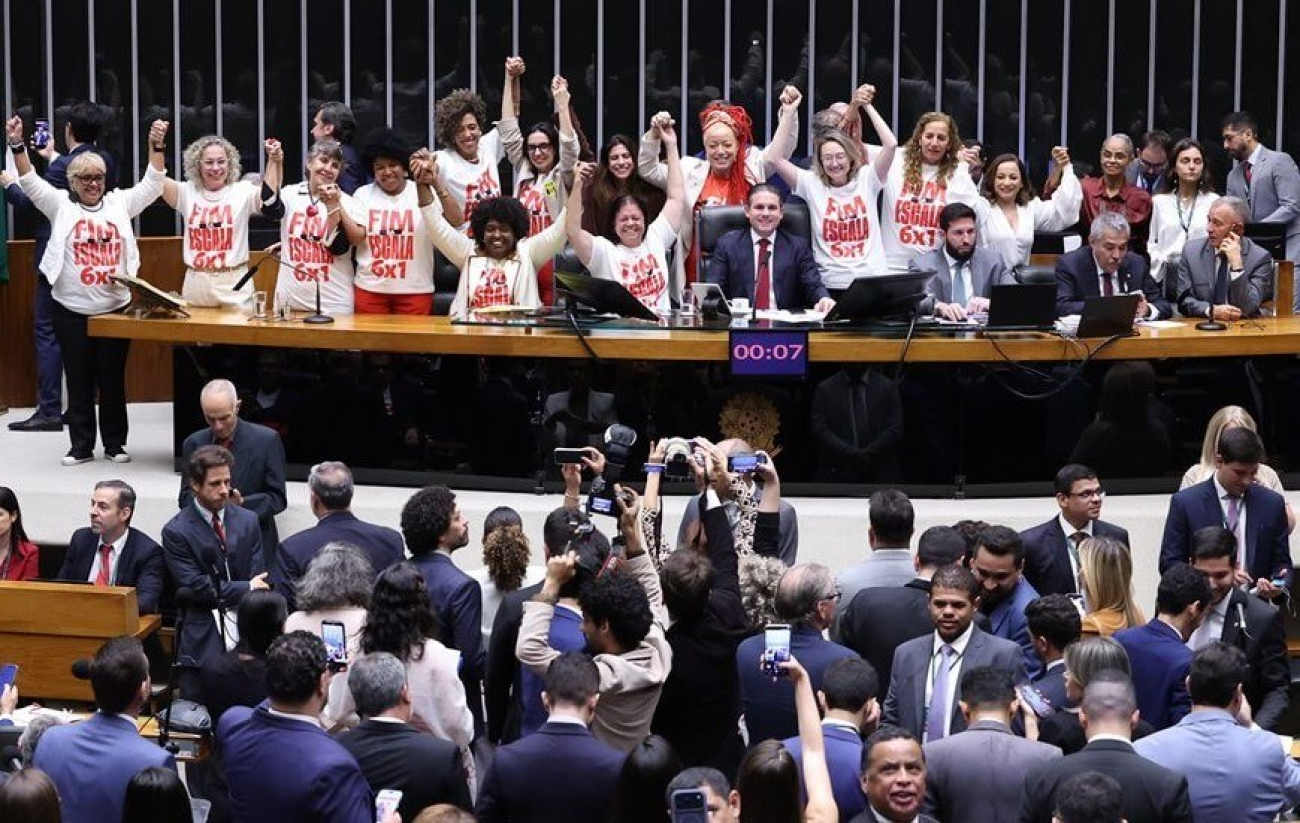 Aprovação do fim da escala 6x1, com redução da jornada e sem redução salarial, é uma vitória dos trabalhadores e trabalhadoras brasileiros (Foto: Bruno Spada/Câmara dos Deputados)