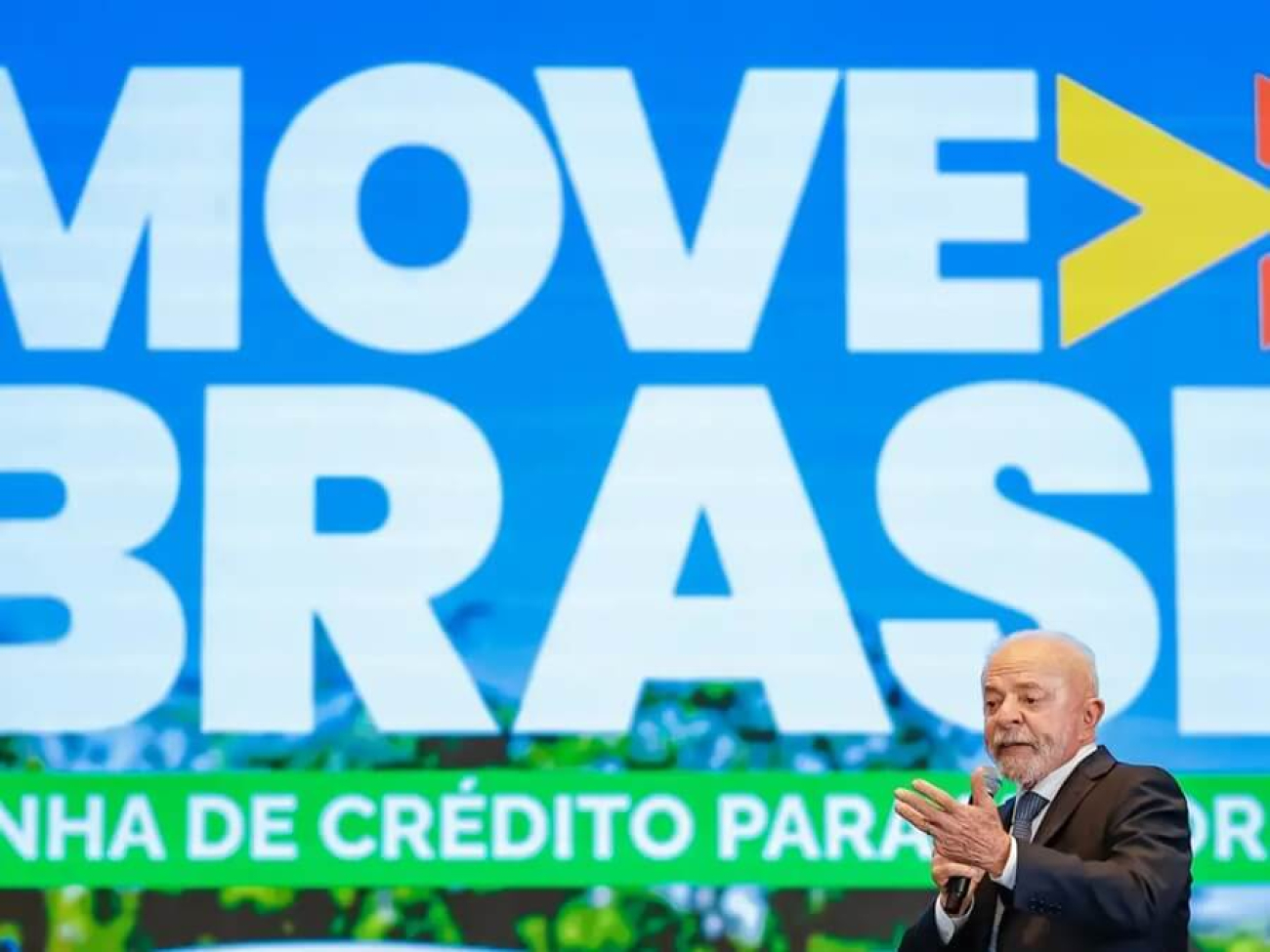 Imagem mostra Presidente da República, Luiz Inácio Lula da Silva, durante cerimônia alusiva ao lançamento do Move Aplicativos – linha de crédito para motoristas de aplicativo e taxistas