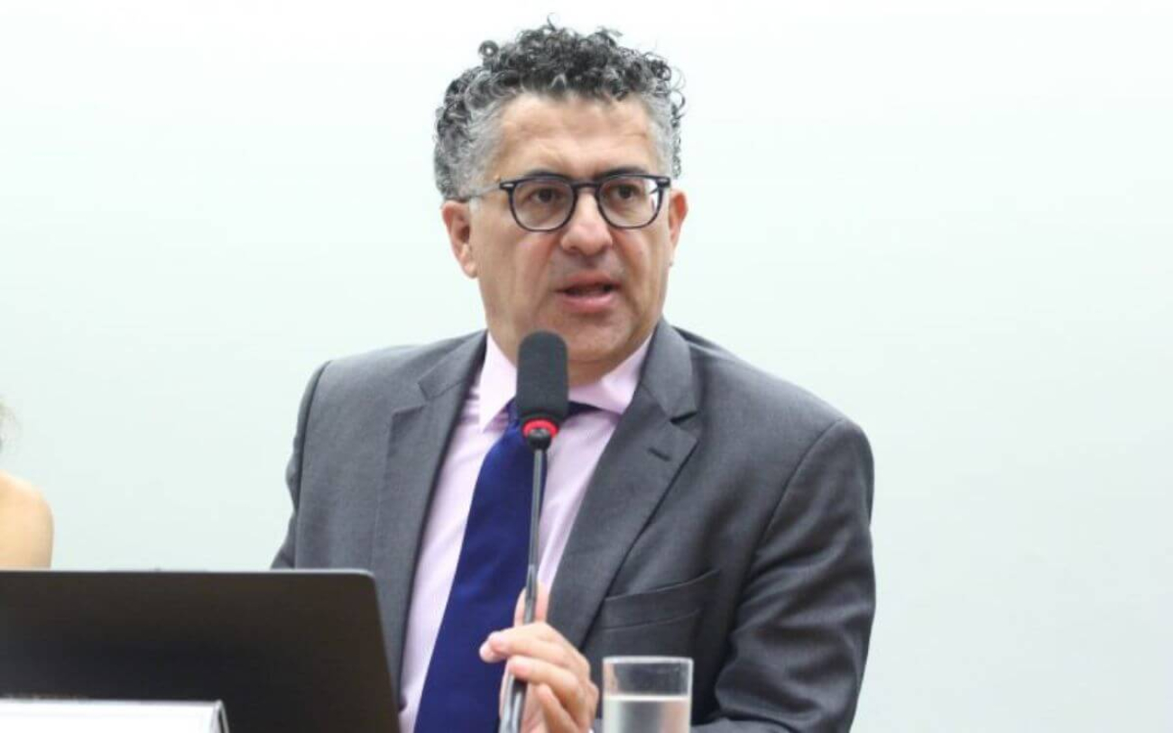 Alencar Santana durante audiência pública sobre o fim da 6x1 (PEC 221/19) | FOTO: Vinicius Loures/Câmara dos Deputados