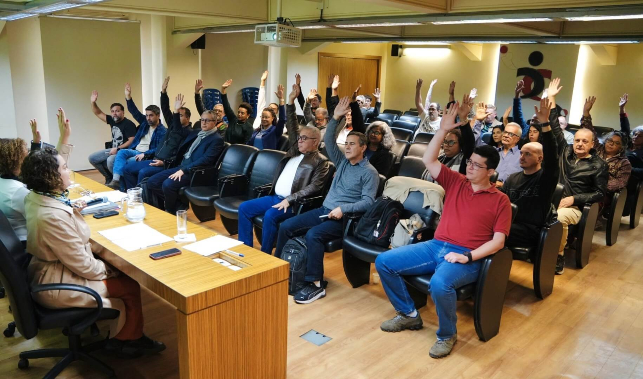 Bancários e bancárias paulistas aprovaram propostas que serão encaminhadas ao Encontro Nacional dos Trabalhadores do Santander (Foto: Seeb-SP)