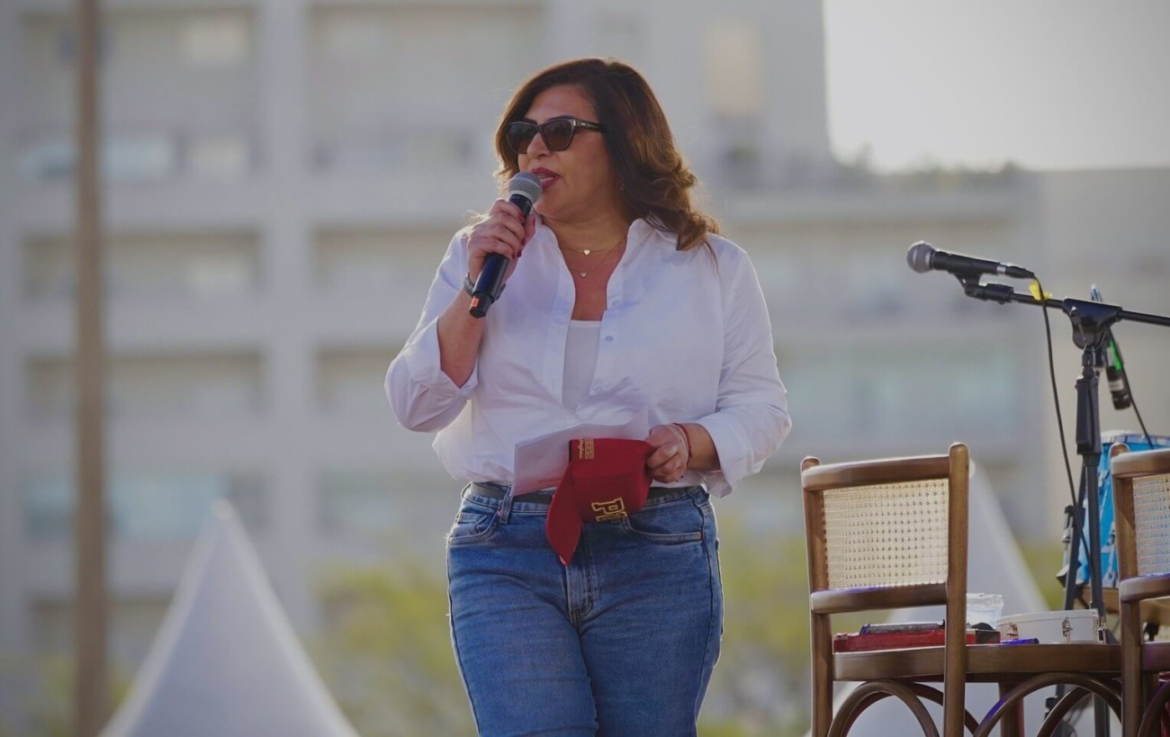 Neiva Ribeiro, presidenta do Sindicato, durante a celebração dos 20 anos do Pagode da 27, realizada no dia 31 de maio, no Parque Villa-Lobos (Foto: Seeb-SP)