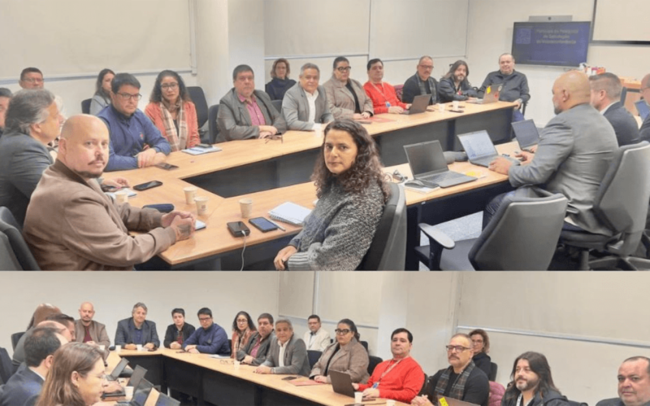 Montagem com duas fotos da mesa de negociação com o Banco do Brasil