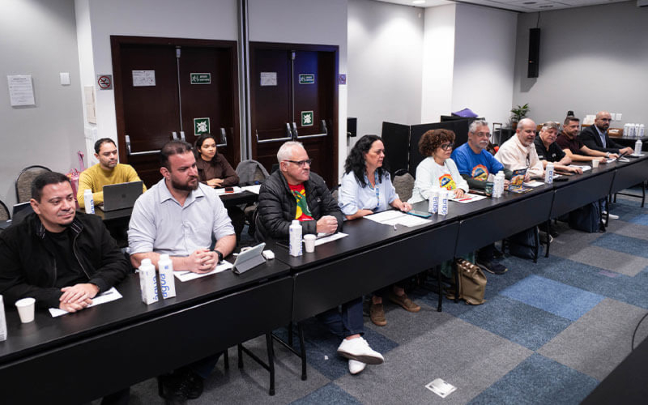Foto da mesa de negociação específica entre trabalhadores e a Caixa