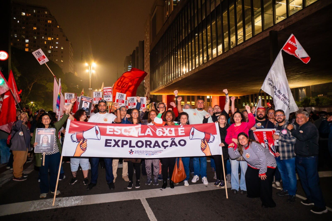 Sindicato presente em manifestação pelo fim da escala 6x1 (Foto: Seeb-SP)