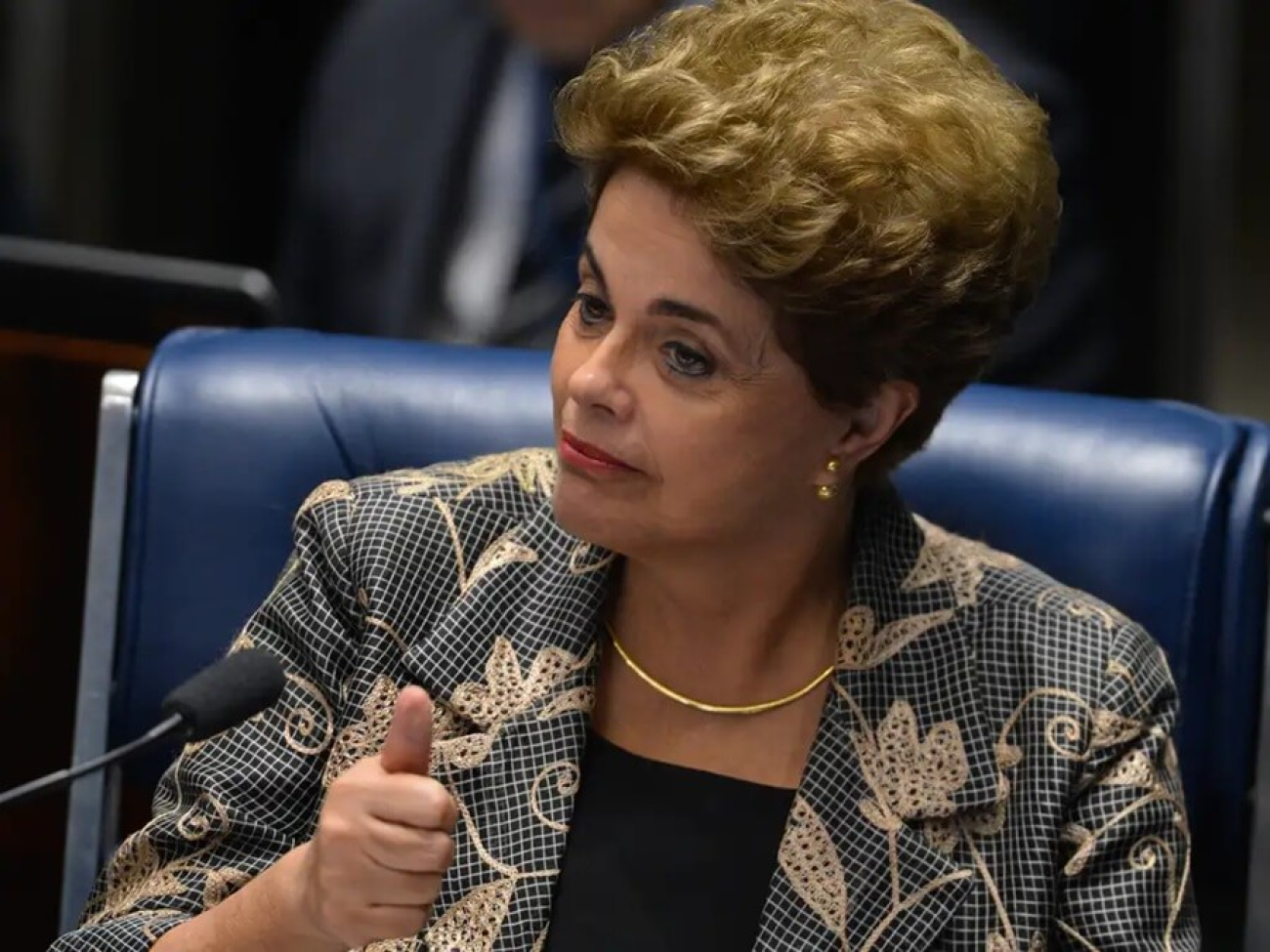 Imagem mostra a então presidenta do Brasil durante sessão no senado que julgou seu impeachment