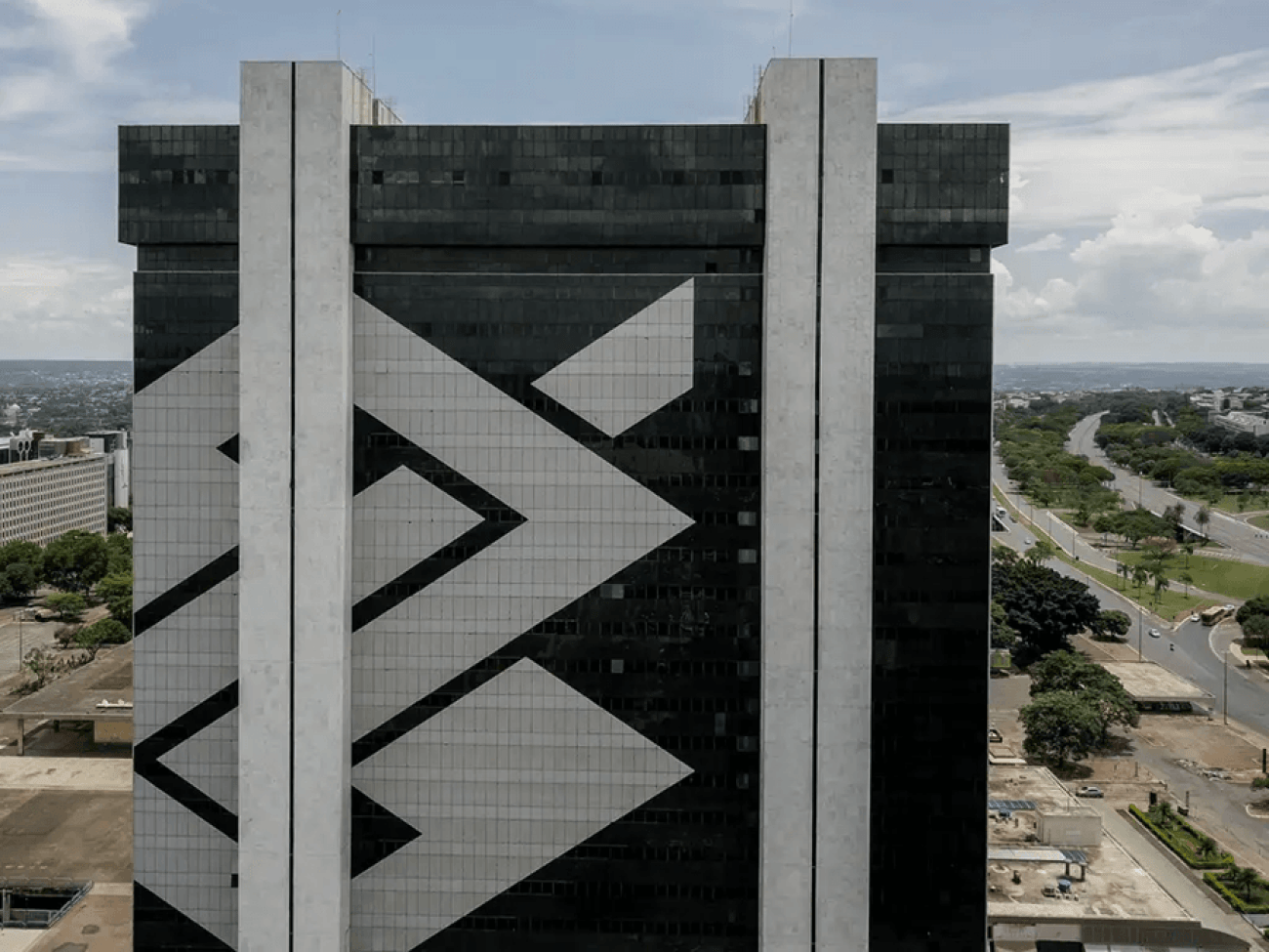 Imagem mostra prédio do Banco do Brasil no setor Bancário Sul