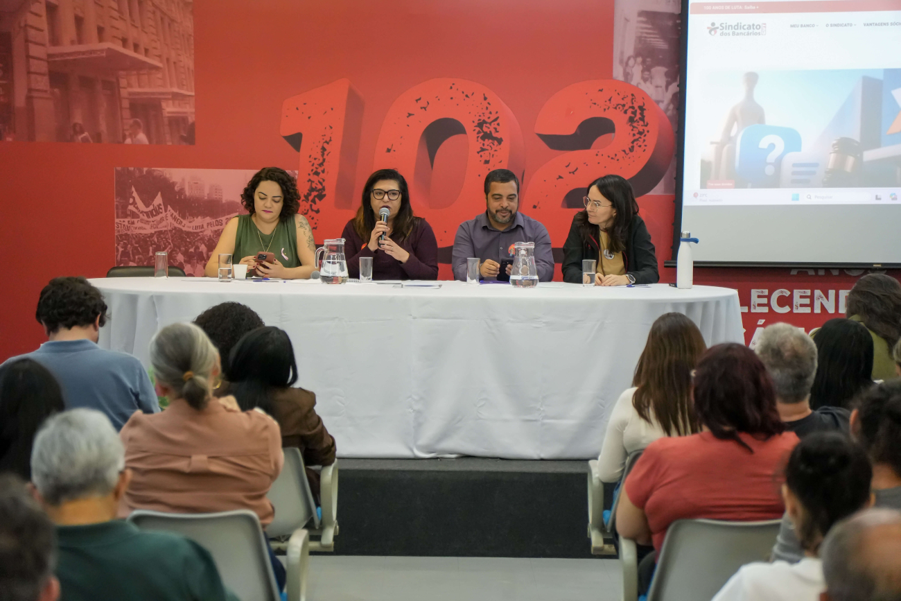 Foto da mesa que fez análise de conjuntura das eleições