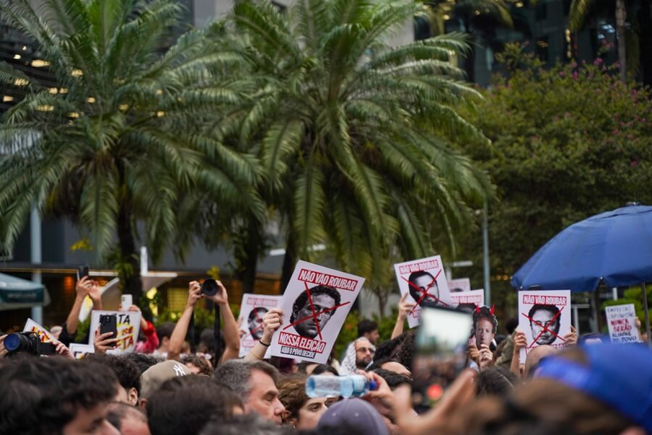Imagem do ato contra a interferência da Meta nas eleições brasileiras