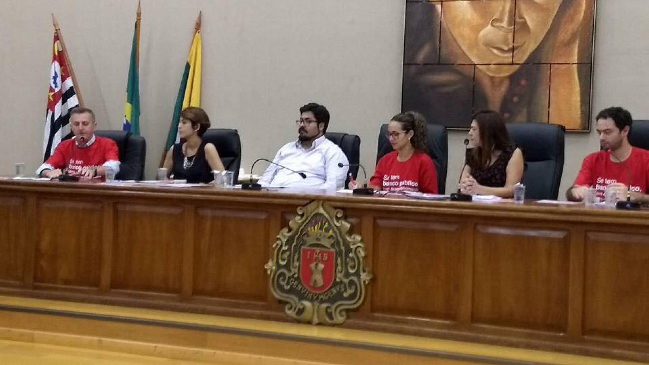 Audiência pública em Embu das Artes abriu série de eventos que serão realizados em casas legislativas, para falar aos cidadãos sobre a importância da defesa dos bancos públicos Foto: Seeb-SP