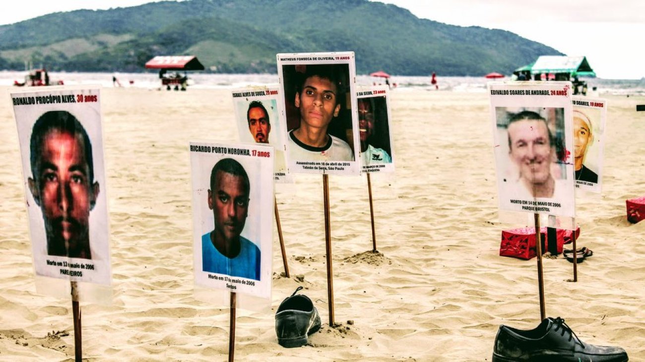 Ato na Praia do Gonzaga, em Santos (SP), em memória das vítimas dos Crimes de Maio Divulgação/Mães de Maio