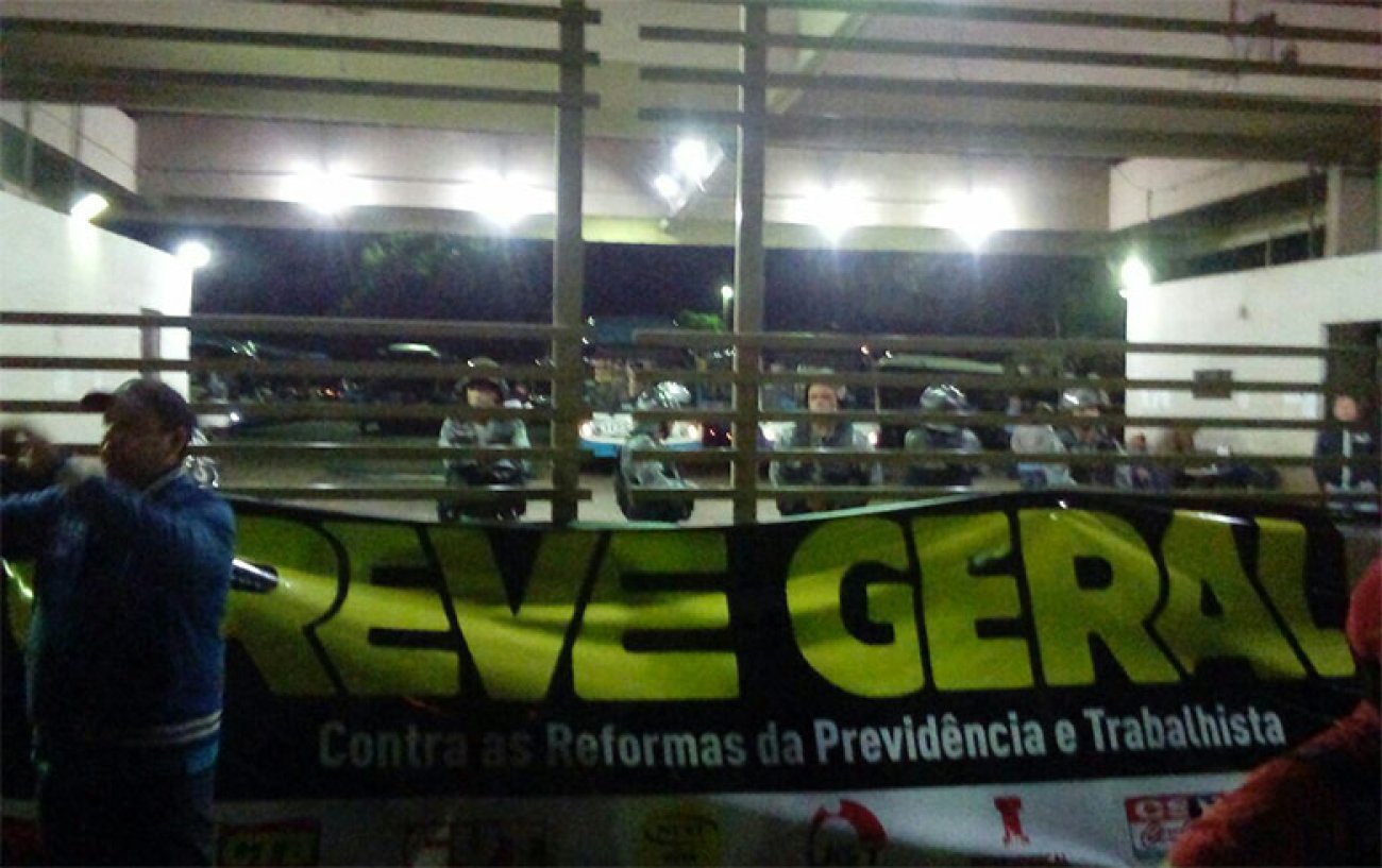 Acesso ao Porto de Navegantes, em Santa Catarina, amanheceu fechado na greve por direitos da sexta-feira 30 Foto: Coletivo Greve por Direitos