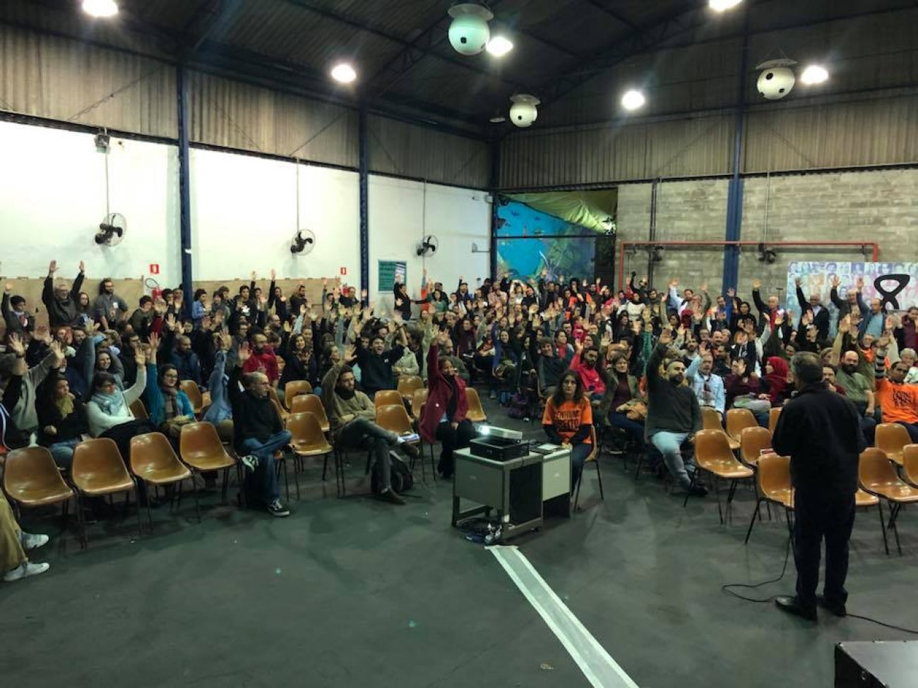 Em assembleia, professores aprovaram a proposta mediada pelo Tribunal Regional do Trabalho Foto: Sinpro-SP