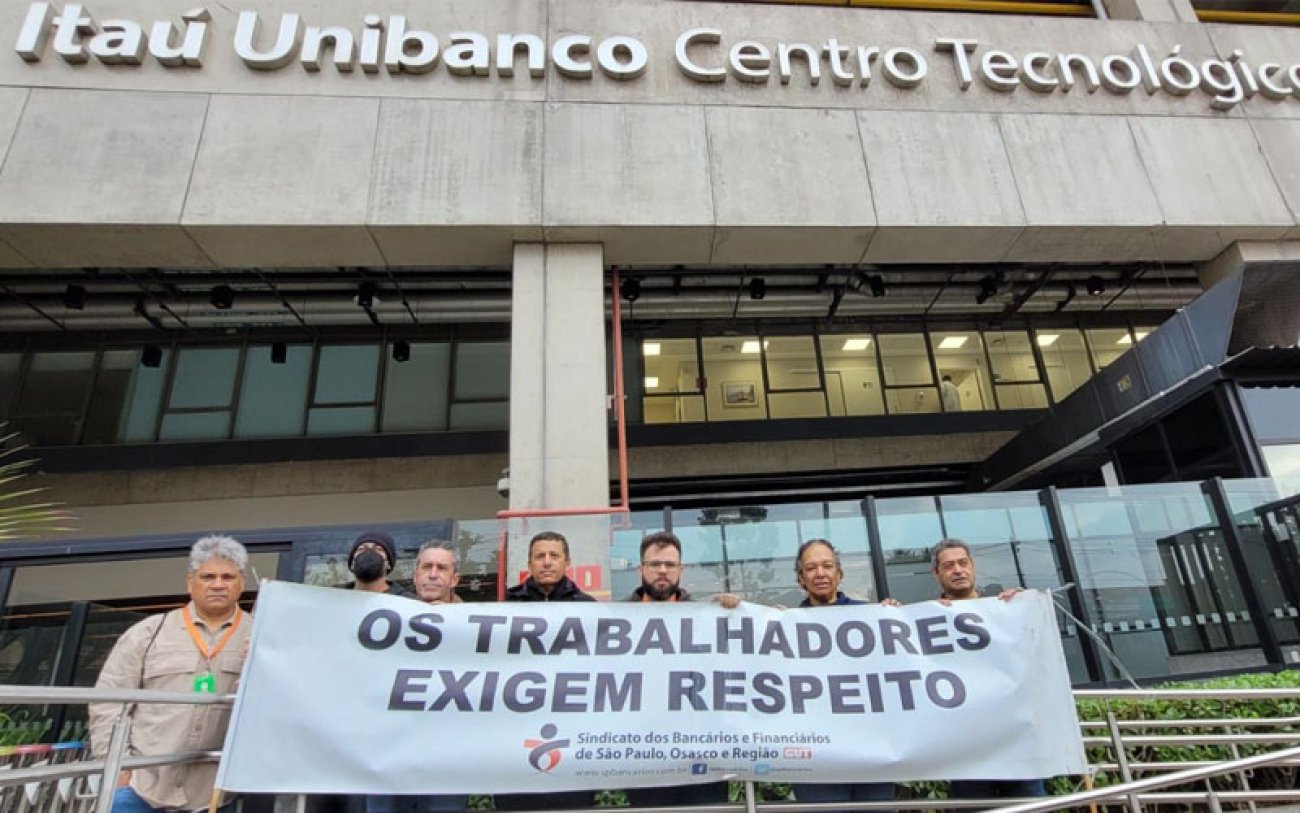 Foto: Seeb/SP Dirigentes do Sindicato em ato da Campanha dos Bancários no Centro Tecnológico do Itaú