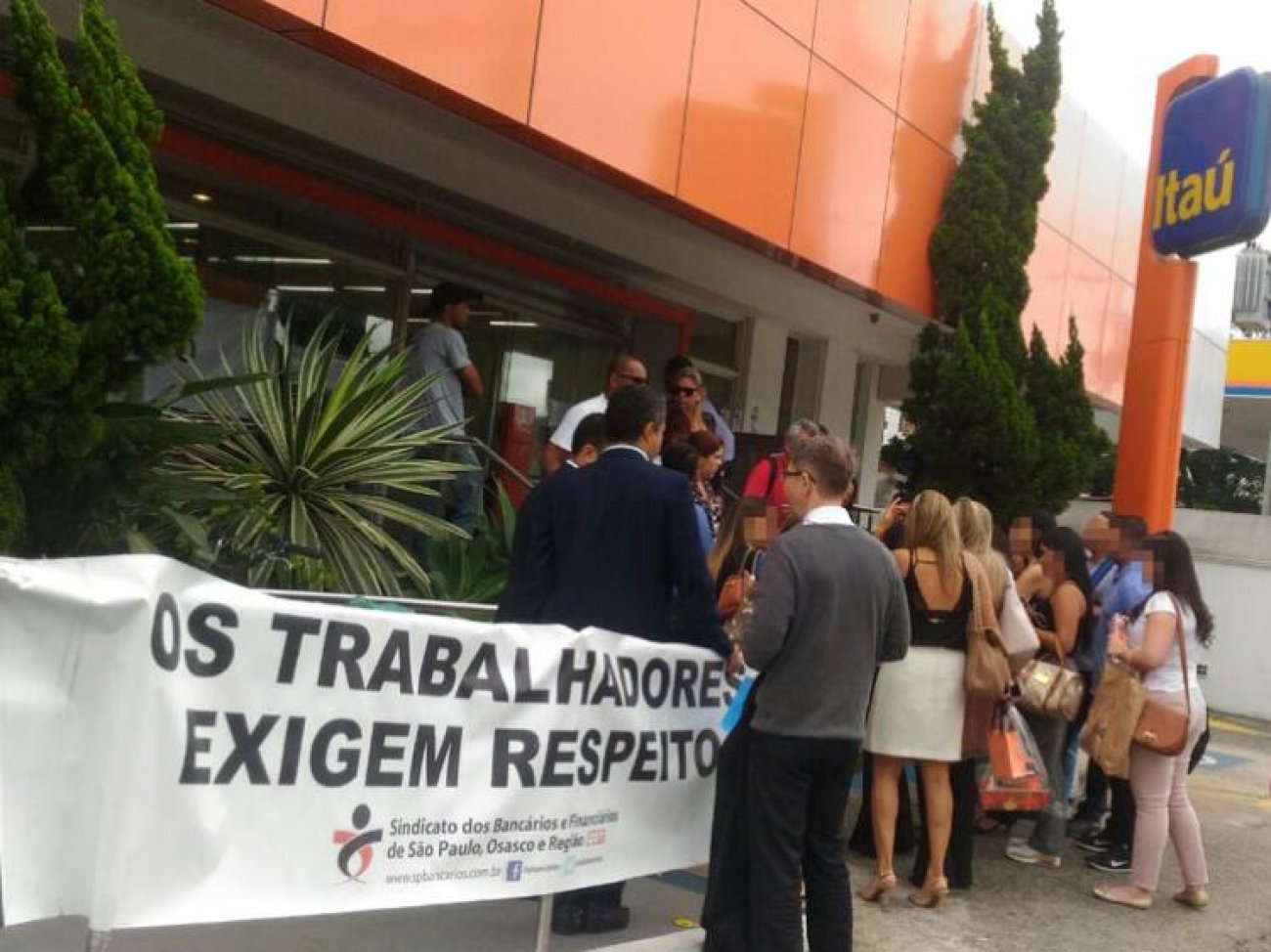 Sindicato está atento a denúncias dos bancários. Na foto, ato contra assédio no Itaú, realizado em junho deste ano Foto: Seeb-SP