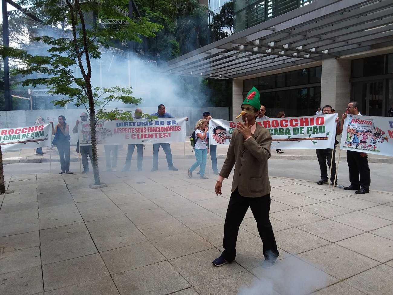 Manifestação na Paulista cobrou transparência e participação do Caref nas reuniões do Conselho de Administração Foto: Seeb-SP