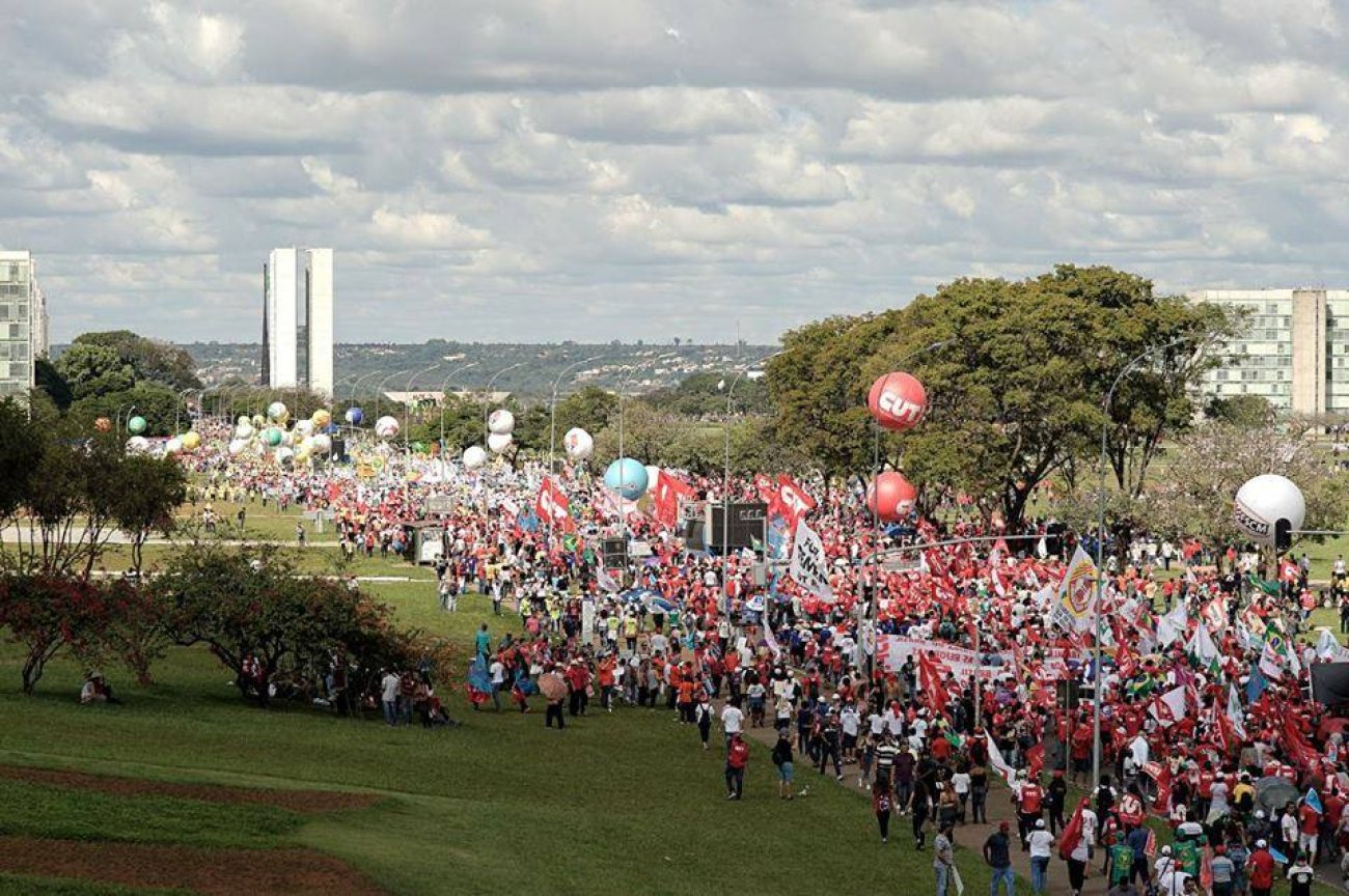 Trabalhadores tomaram ruas e Esplanada dos Ministérios em ato pacífico contra reformas que retiram direitos, pelo fora Temer e por diretas já Foto: Tiago Macambira/Jornalistas Livres