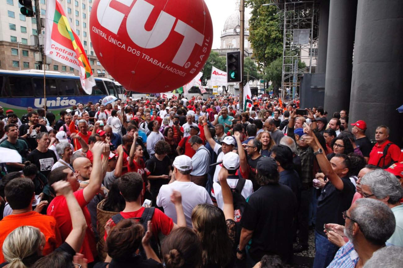Brasil Soberano, é o que exigem os trabalhadores no ato Foto: CUT