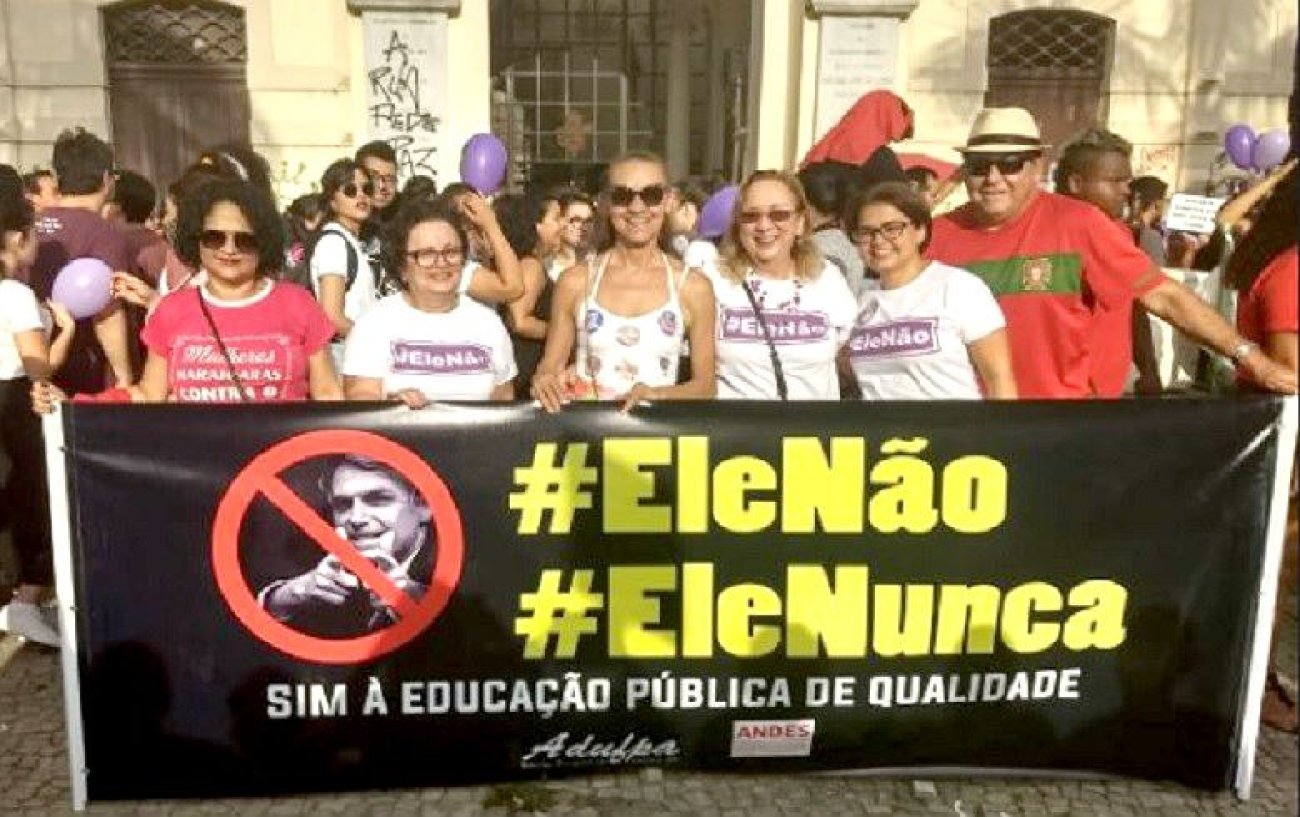 #EleNão: professores em ato contra o candidato Bolsonaro, em 29 de setembro Foto: Adufpa