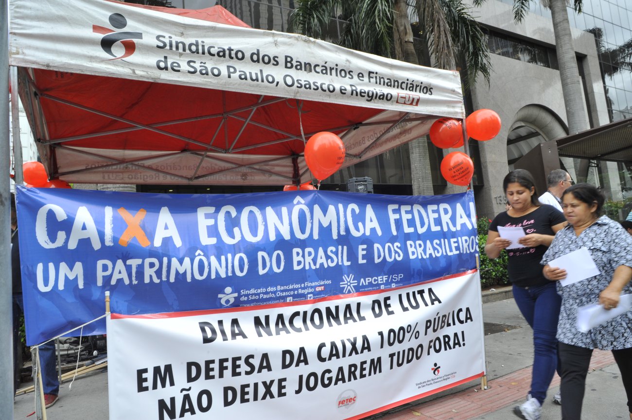Ato do Sindicato em defesa da Caixa 100% pública Foto: Mauricio Morais