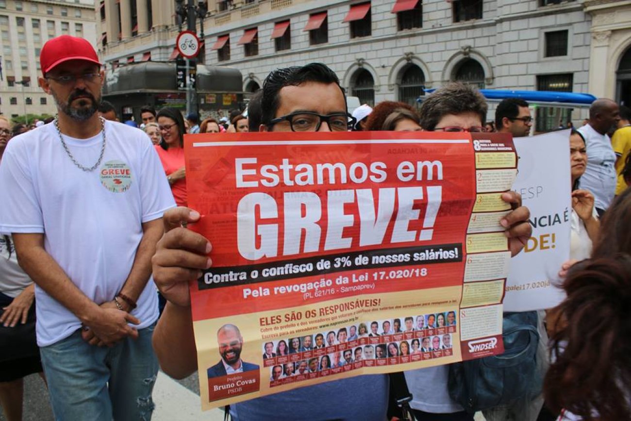 Servidores municipais estão em greve desde o último dia 4, reivindicando a revogação da reforma da previdência Foto: Cadu Bazilevski/Sindsep