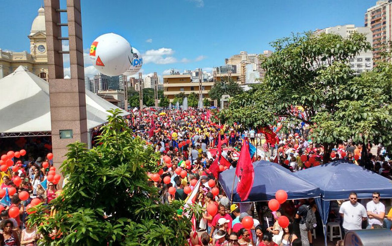 Mar de pessoas tomou conta de diversas cidades, como em Curitiba Foto: Brasil de Fato