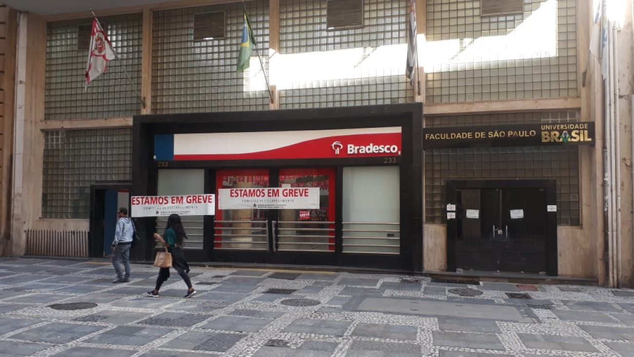 Agência do Bradesco fechada, na XV de Novembro, Centro de São Paulo Foto: Seeb-SP