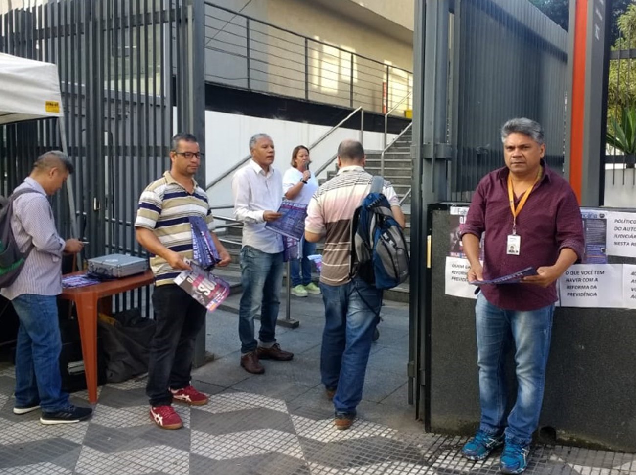 Dirigentes fazem ato em defesa da Previdência no Centro Administrativo Brigadeiro do Itaú Foto: Seeb-SP