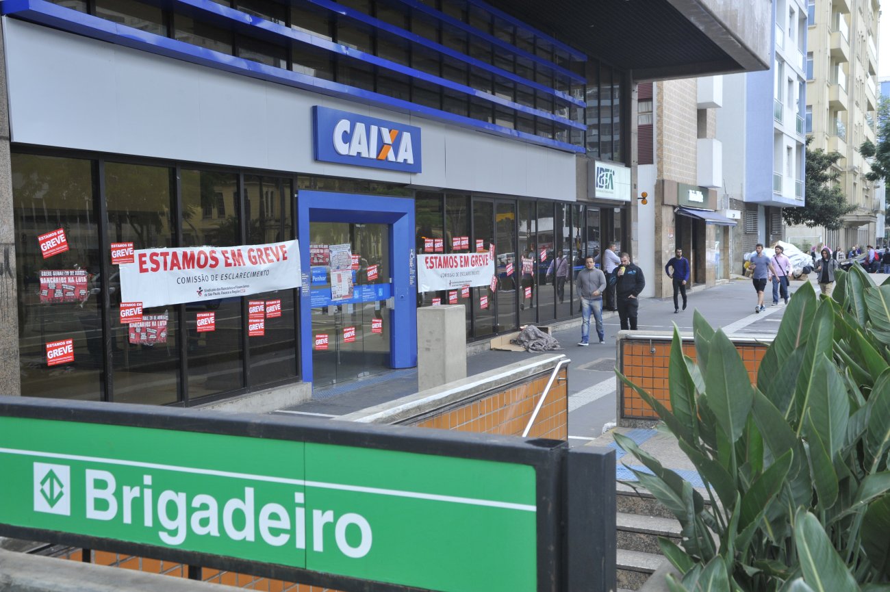 Bancários definiram em assembleias nos locais de trabalho participação na greve geral, que é um direito Foto: Mauricio Morais