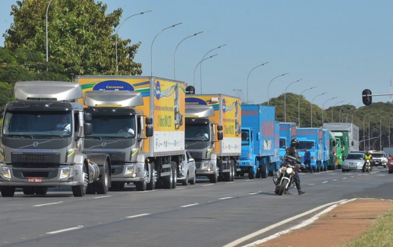 Caminhões parados nas rodovias, no oitavo dia de greve Foto: Antônio Cruz/ABR/Arquivo